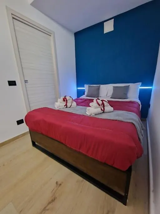 Tribunali Naples Flat 0*,