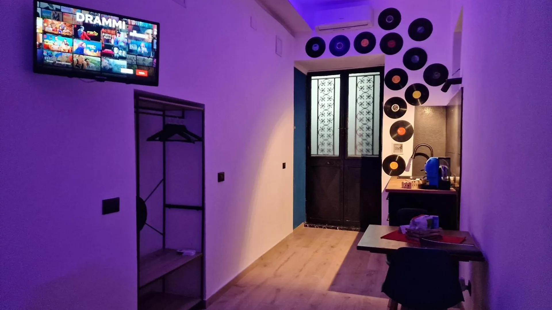 Tribunali Naples Flat location